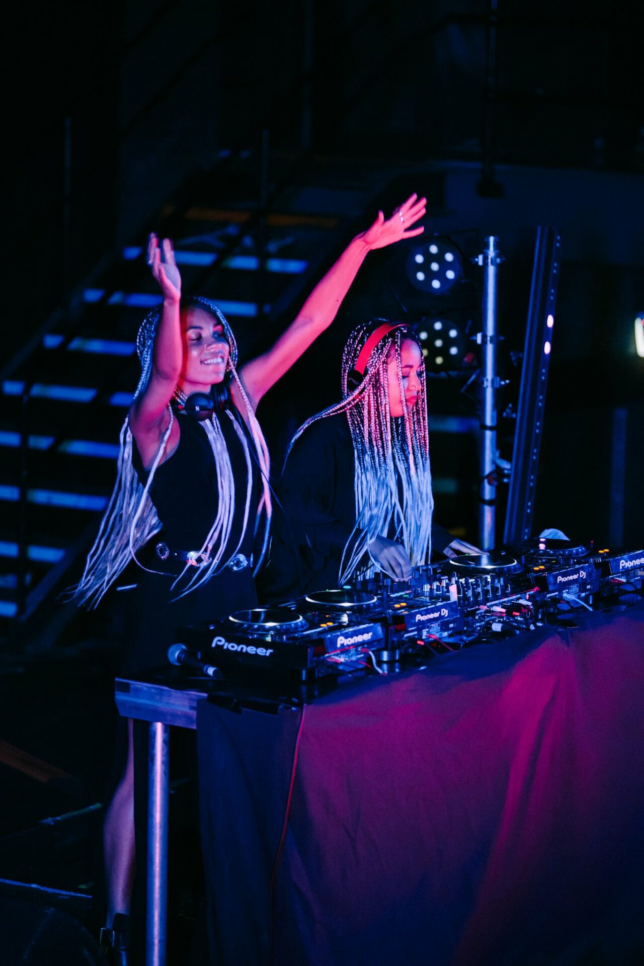 Selina's Unforgettable Live Music Experience: Kinda the DJ's Dynamic On-Stage Performance with